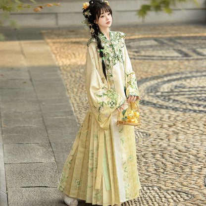 Ming Dynasty Hanfu Set with Cloud Collar & Mamian Skirt in Yellow | Qian 青桃祈安