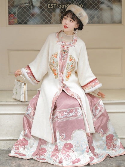 Ming Dynasty Embroidered Fleece Robe & Mamian Skirt | Velvet Flowers 花绒