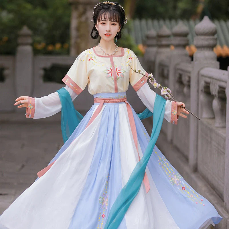 Lin Lang 琳琅 - Tang Dynasty Style U-shaped Collar Qiyao Ruqun