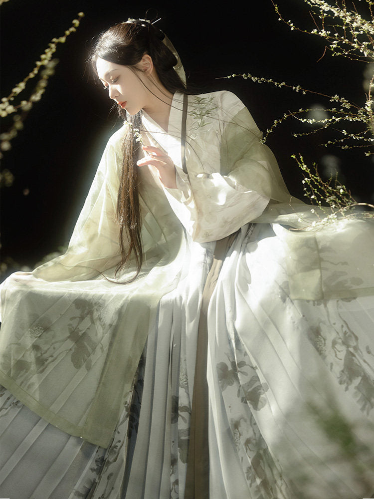 Song Dynasty Modern Hanfu Changgan Temple Beizi with Pleated Green Skirt - Bu Ruan 不染 (Preorder)