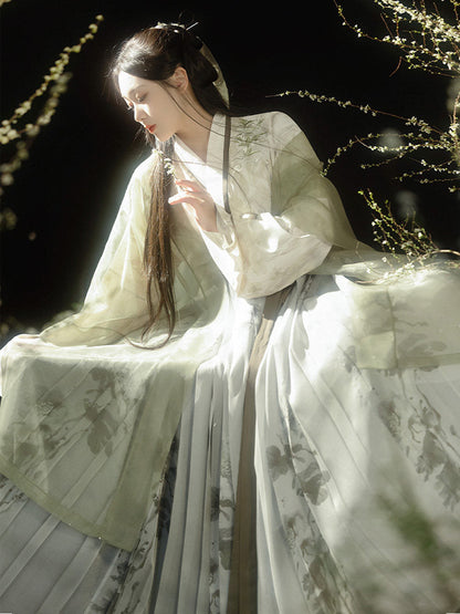 Song Dynasty Modern Hanfu Changgan Temple Beizi with Pleated Green Skirt - Bu Ruan 不染 (Preorder)