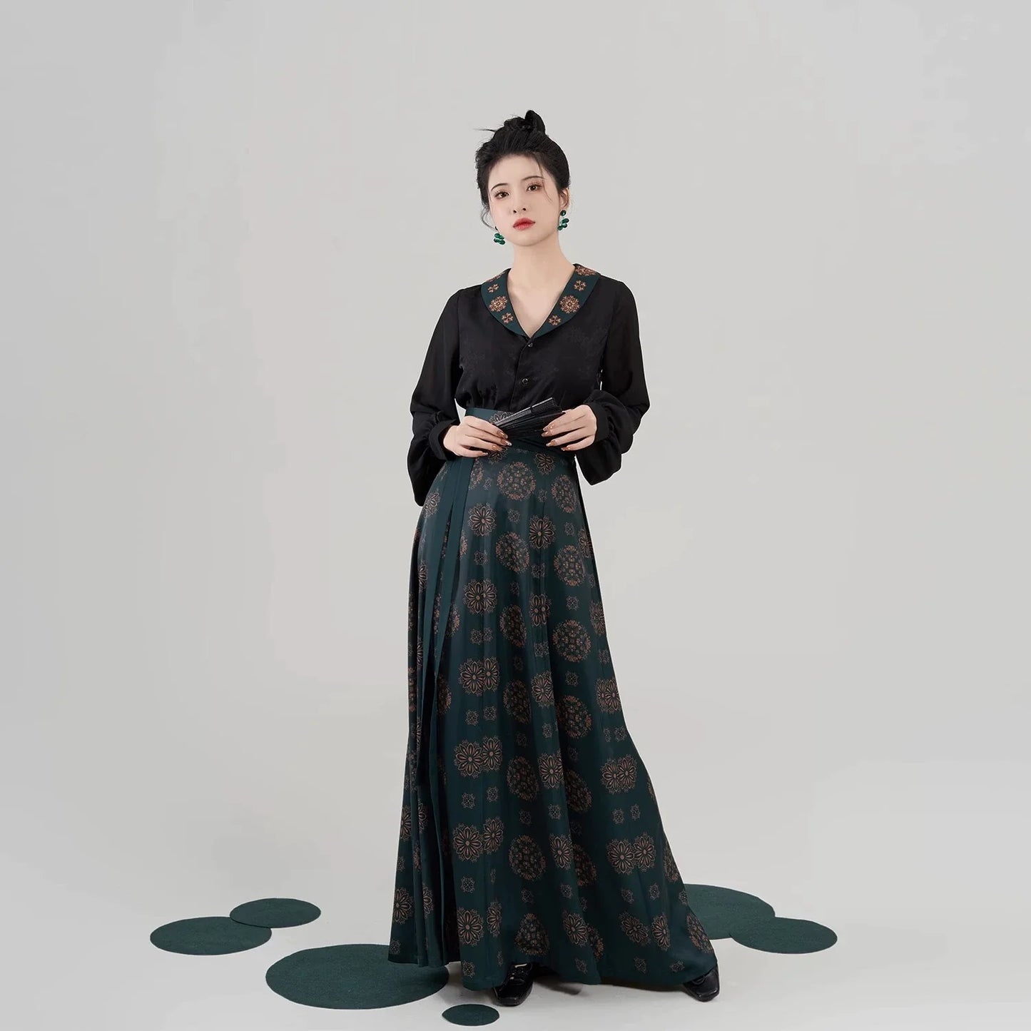 Tang Dynasty Modern Hanfu Set with Flowing Nine-Panel Skirt - Cuiying 翠映 (Preorder)