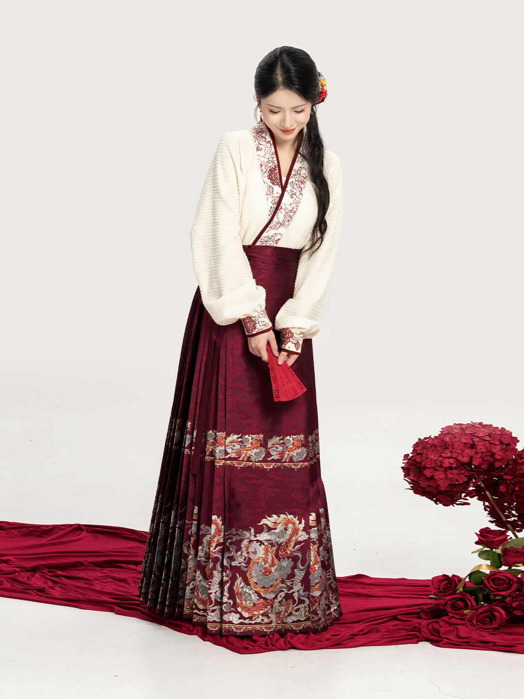 Zhi Yu | Modern Ming Dynasty Top and Mamianqun Skirt Hanfu Set