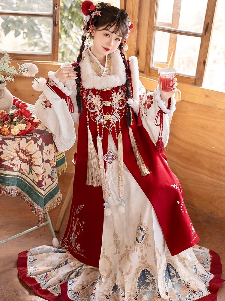 Ming Dynasty Chinese New Year Festival Hanfu | Little Deity 小神仙