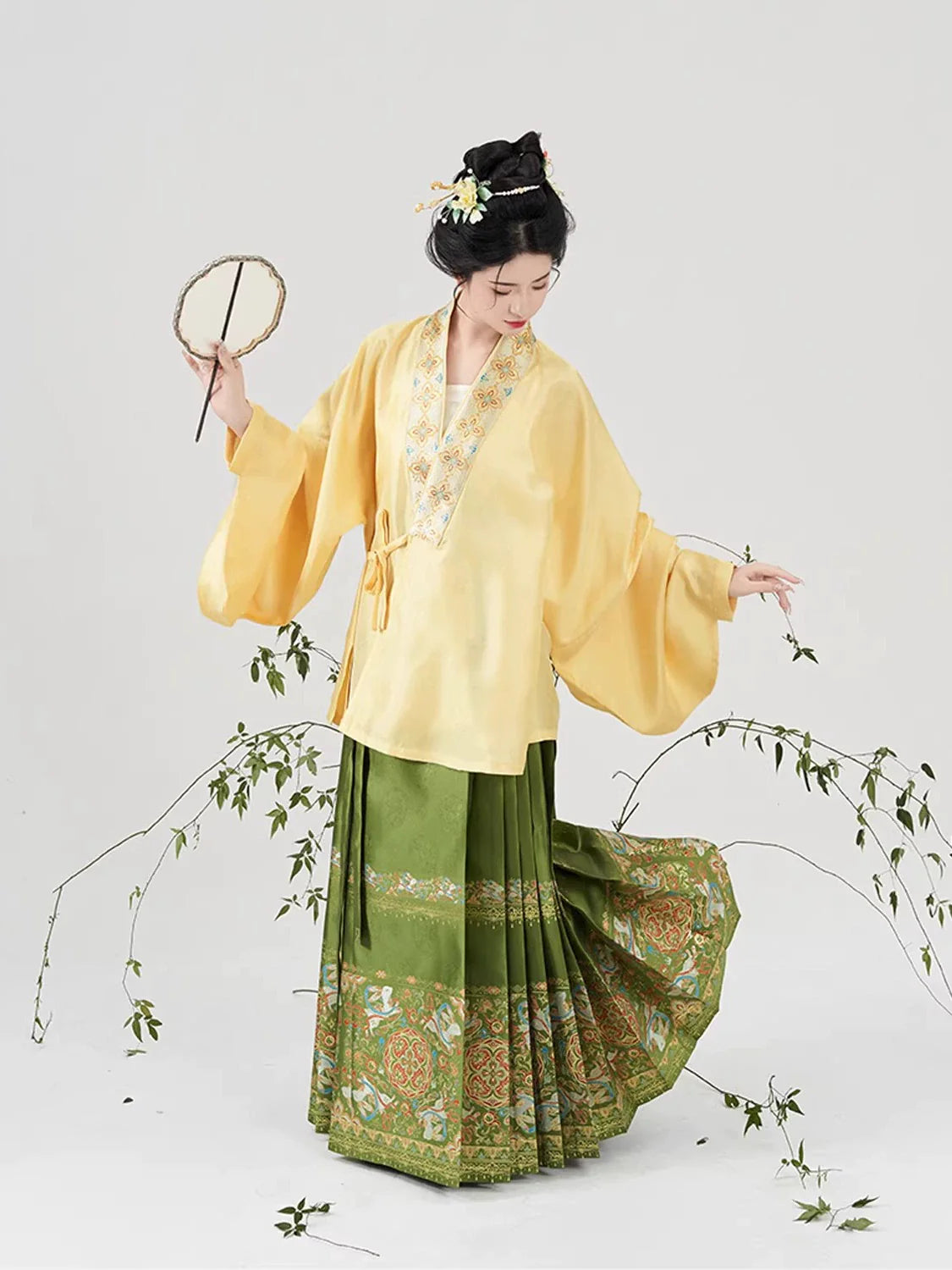 Ming Dynasty Modern Hanfu Mamianqun Outfit - Lucky Rabbit 兔个吉利