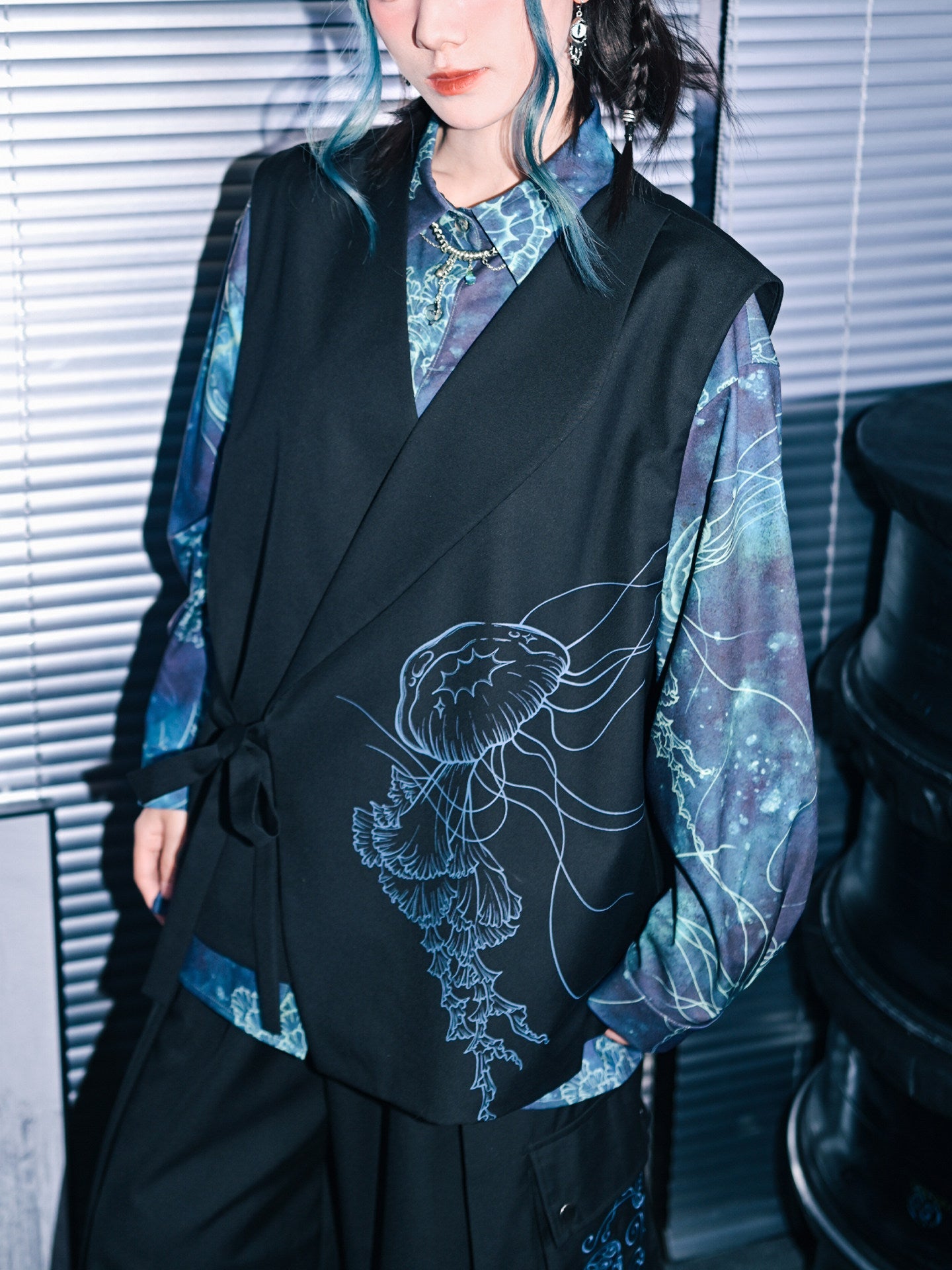 New Chinese Style Asymmetrical Layered Vest - Floating Electric Jellyfish 蓝界浮荧