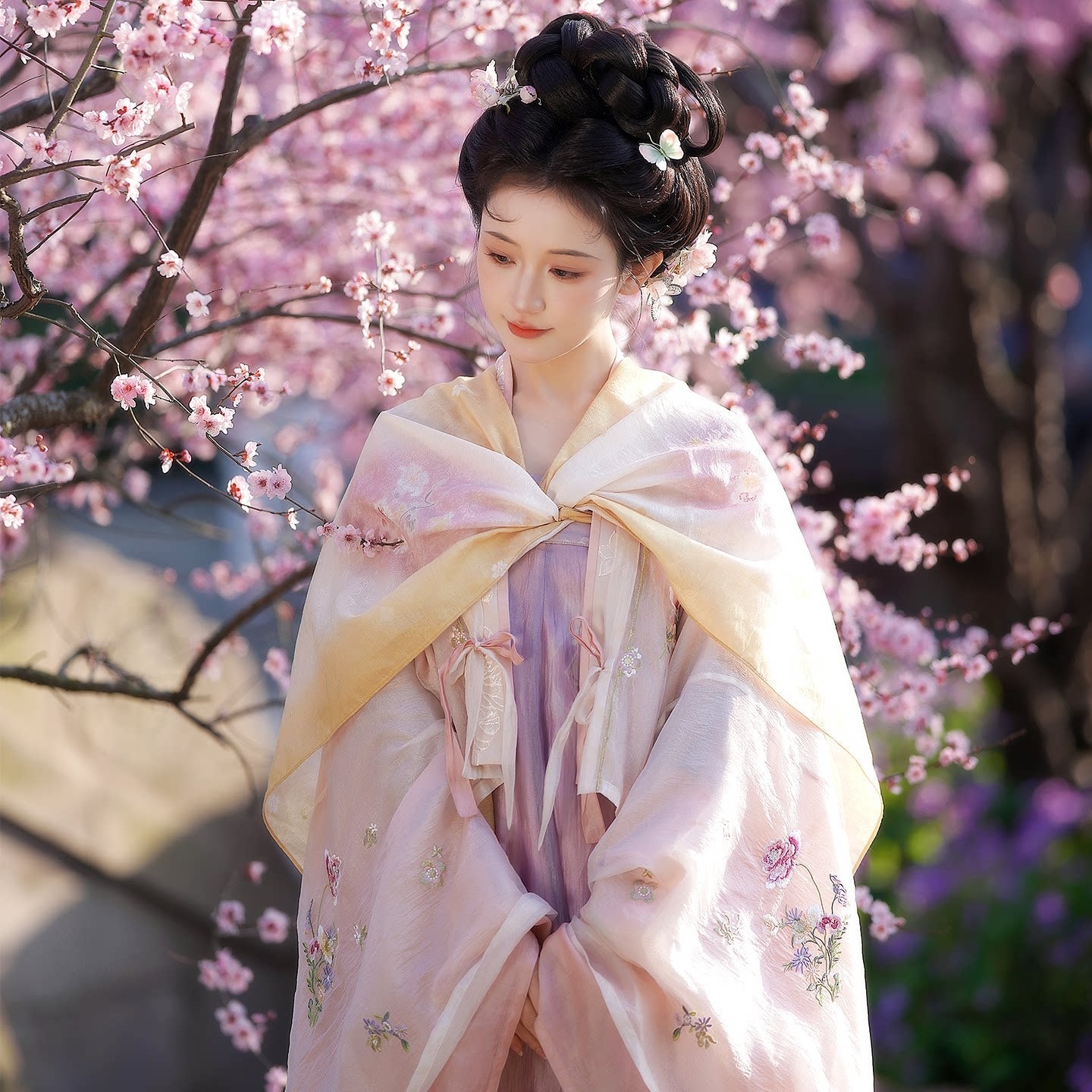Hundred Flowers Scroll | Tang Dynasty Hanfu Set with Famen Temple Shawl and Nine Panel Qixiong Skirt