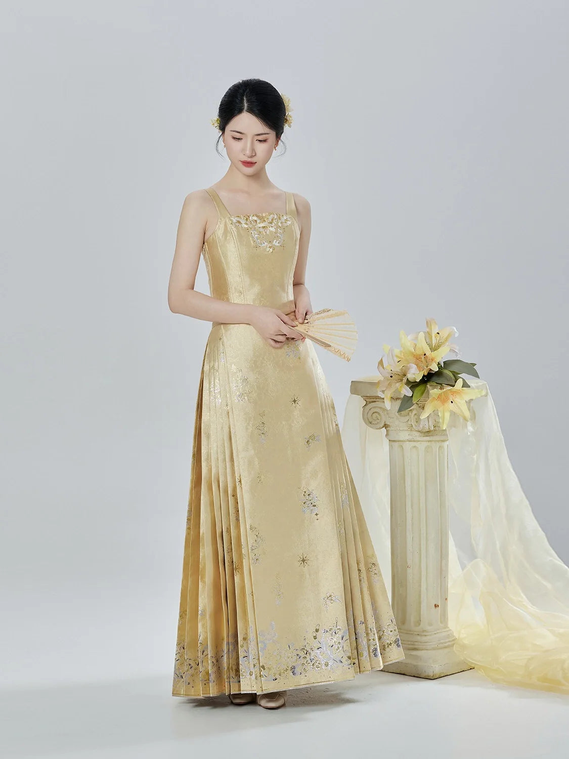 Ming Dynasty Modern Hanfu Bustier and Mamianqun Set - Thousand Golden Lily 千金百合