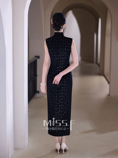 Sleeveless Gold Leaves Long Cheongsam | Qingchuan