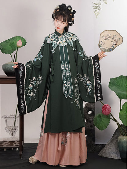 Ming Dynasty Hanfu Set with Cloud Collar & Pleated Skirt｜Flower Glass 花璃子