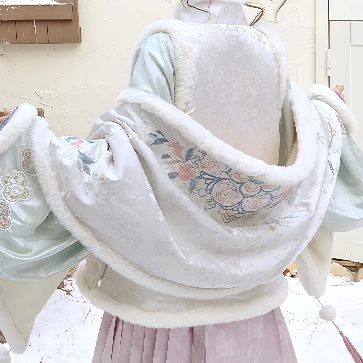 Ming Dynasty Bijia Pipa Sleeve Top & Mamian Skirt for Winter | Plum Blossom Date 赏梅有约