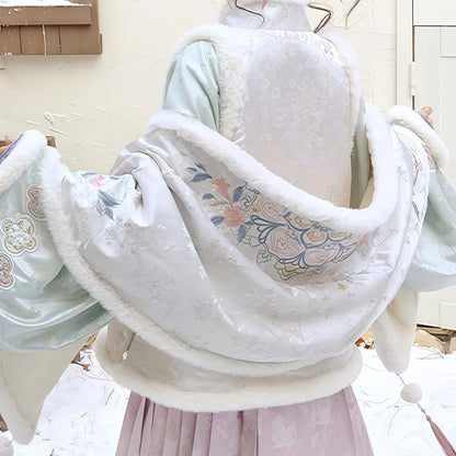Ming Dynasty Bijia Pipa Sleeve Top & Mamian Skirt for Winter | Plum Blossom Date 赏梅有约