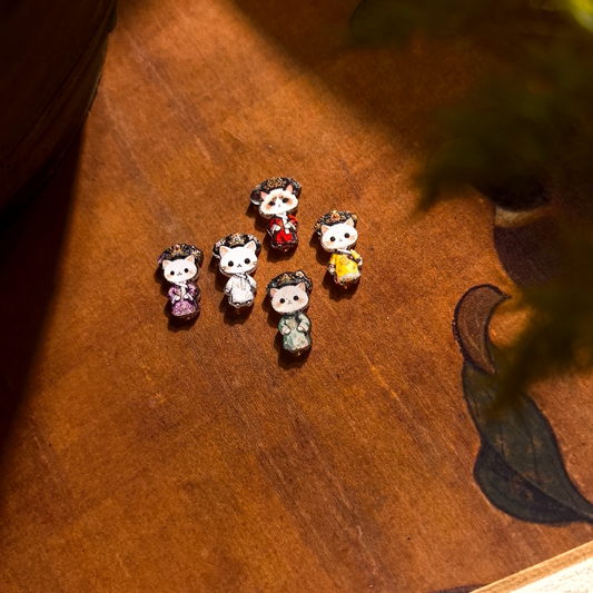 Cat Empresses in the Palace ear studs - hanfu jewelry — detail