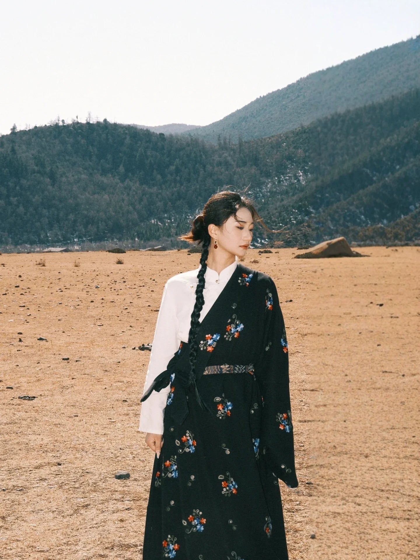 Dancing Prayer - Women Ethnic Tibetan Robe Exquisite Flower Embroidery