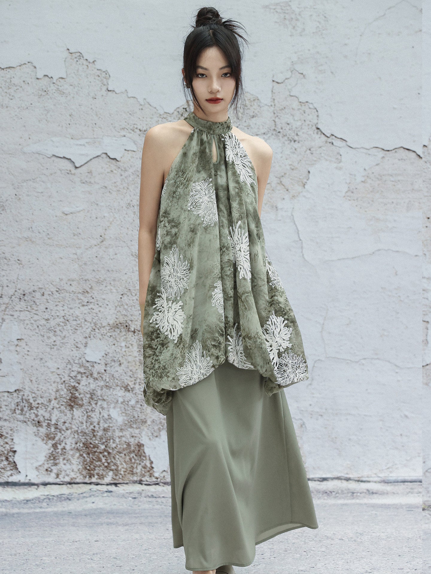 New Chinese Style Chrysanthemum Embroidered Dress Halter Neck Sleeveless Dress - Yaju 雅菊