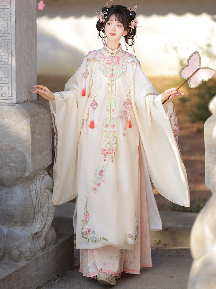 Ming Dynasty Hanfu Set with Embroidered Cloud Collar & Mamian Skirt｜Spring Walk 游春