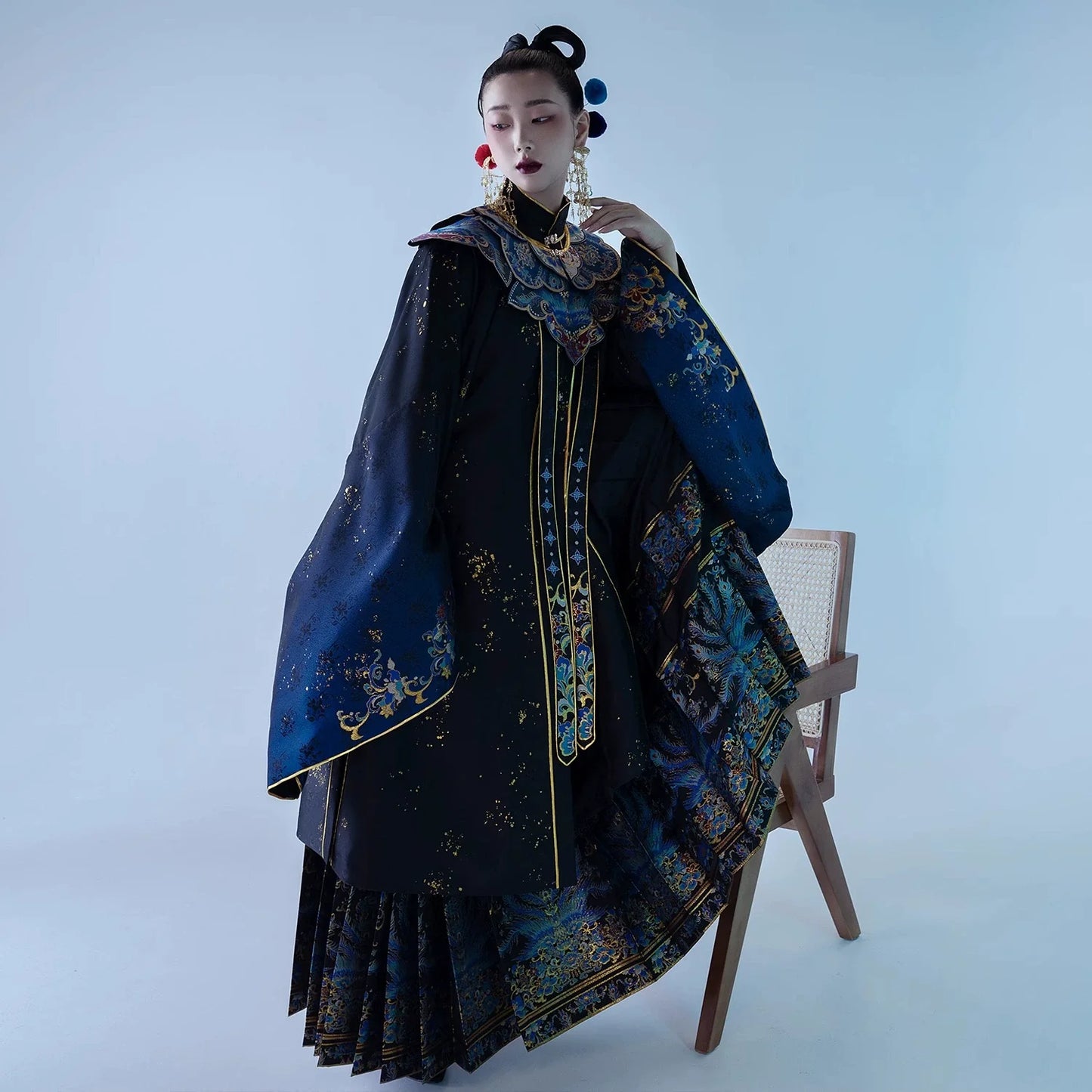 Ming Dynasty Traditional Hanfu Set & Mamian Skirt | Diancui 点翠