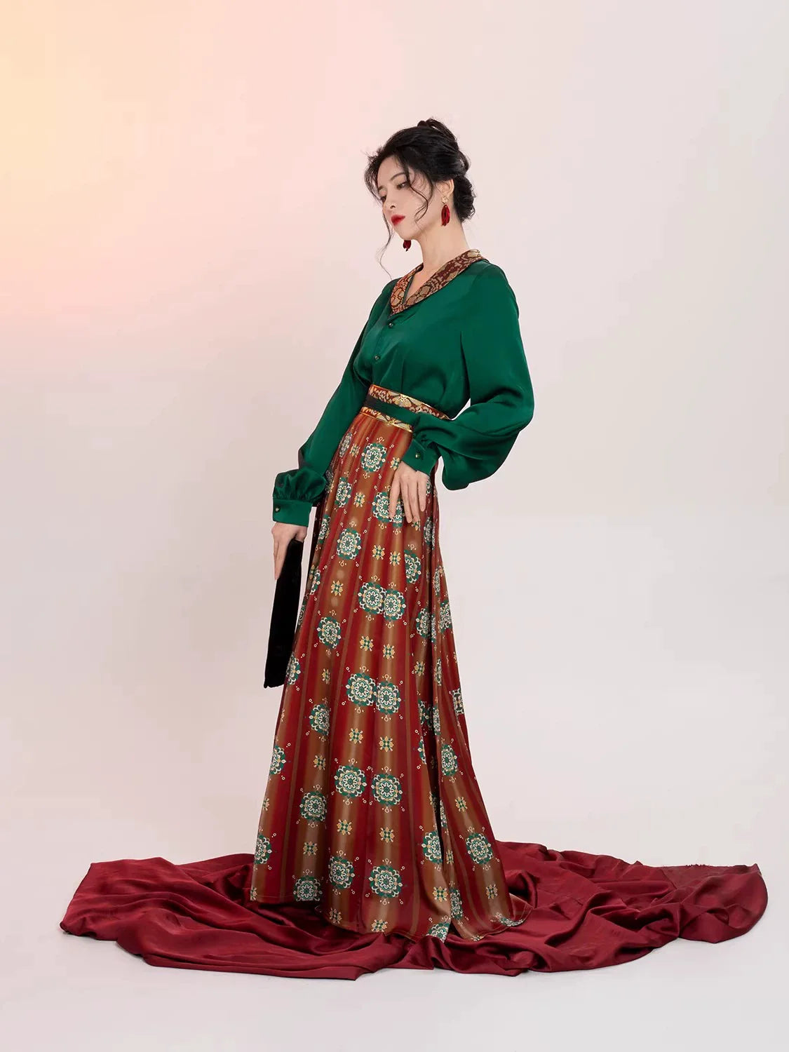 Tang Dynasty Modern Hanfu Set with Round Collar Top and Wrap Skirt - Yanhong 嫣红 (Preorder)