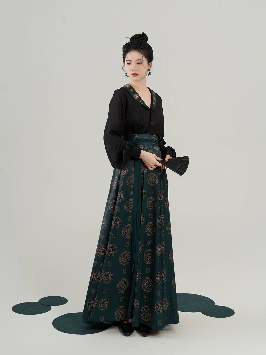 Tang Dynasty Modern Hanfu Set with Flowing Nine-Panel Skirt - Cuiying 翠映 (Preorder)