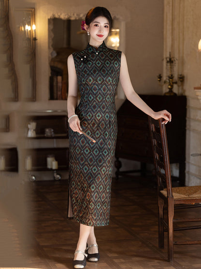 Sleeveless Diamond Geometric Midi Cheongsam | Under the Moon