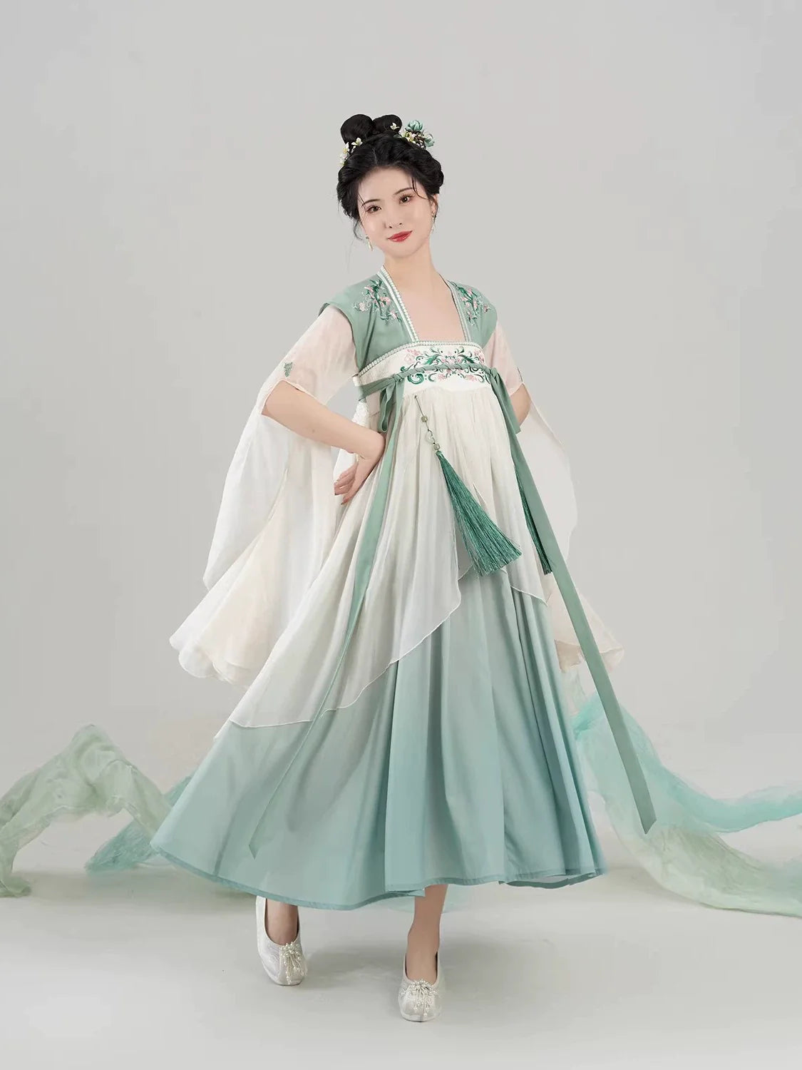Tang Dynasty Modern Hanfu Dress - Qintaoluoge 琴桃落歌 (Preorder)