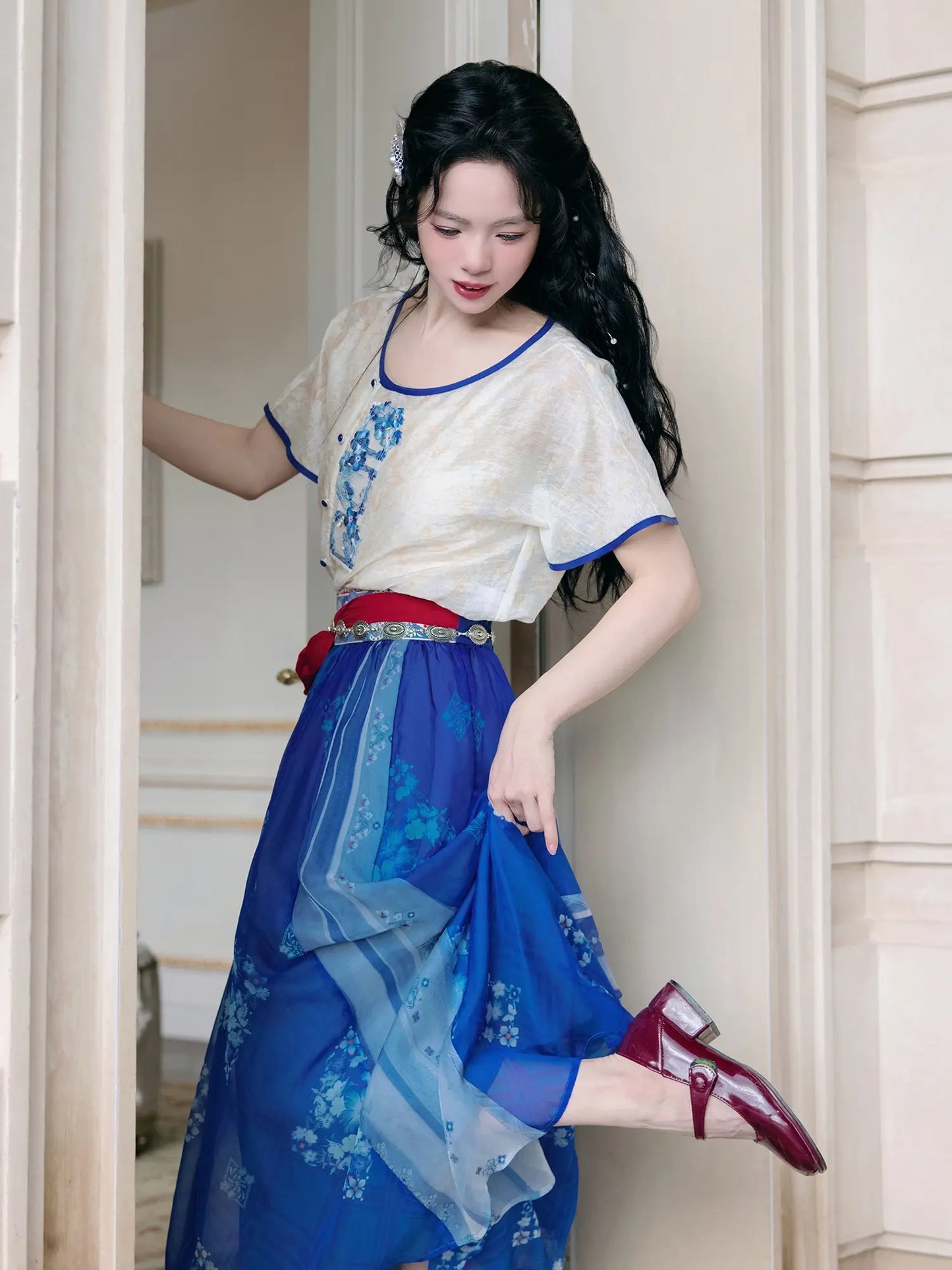 Tang Dynasty Modern Hanfu Skirt with Round Neck Top - Flying Underneath Moon 月下飞花