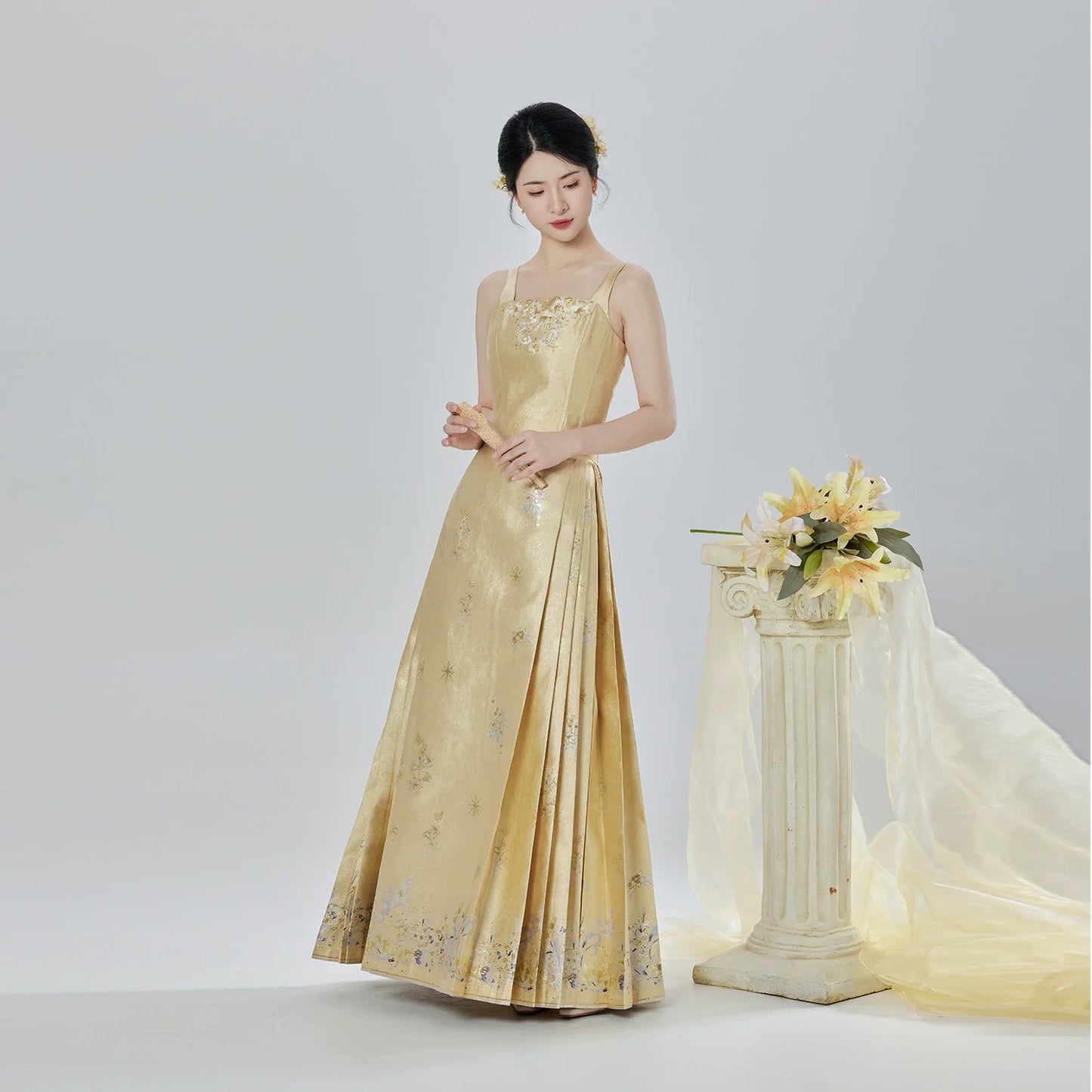 Ming Dynasty Modern Hanfu Bustier and Mamianqun Set - Thousand Golden Lily 千金百合