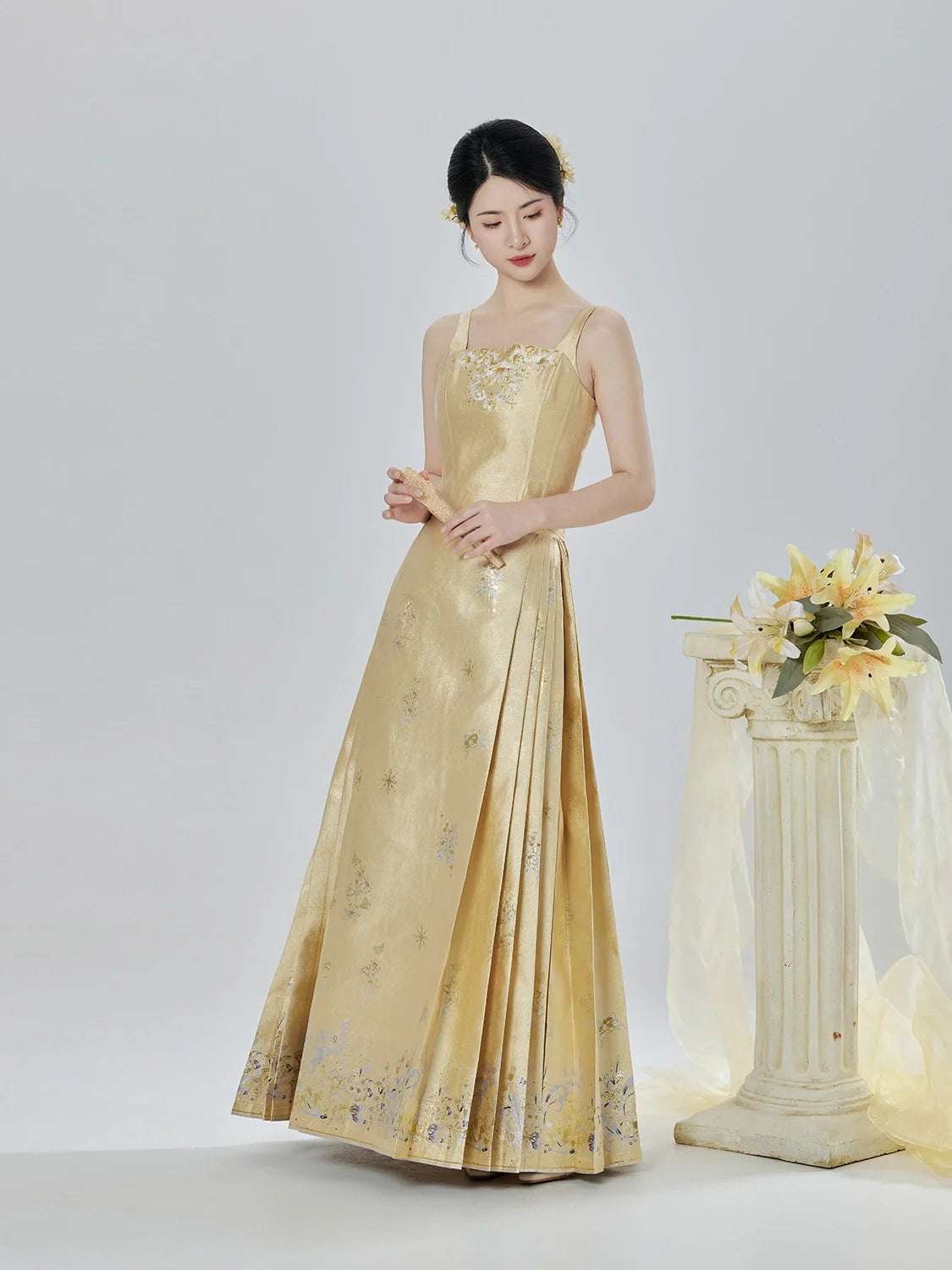 Ming Dynasty Modern Hanfu Bustier and Mamianqun Set - Thousand Golden Lily 千金百合