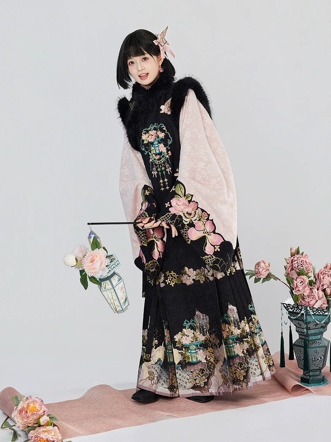 Ming Dynasty Modern Hanfu Pipa Sleeve Top, Vest, and Mamianqun - Qingrong Nuancui 晴蓉暖翠
