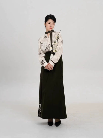 Song Dynasty Modern Hanfu Set with Long Sleeve Top and Spiral Skirt - Fumei 赋梅 (Preorder)