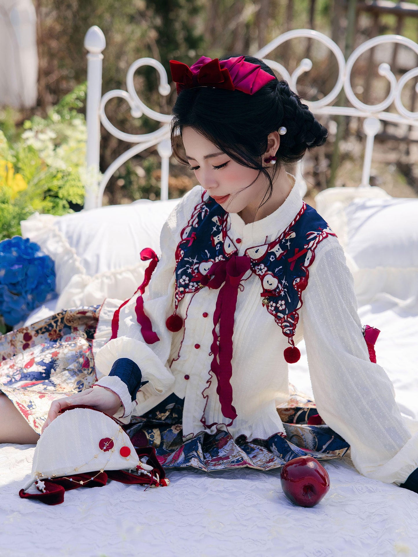 Ming Dynasty Snow White Modern Hanfu and Mini Mamianqun - Apple Crisp 苹果酥