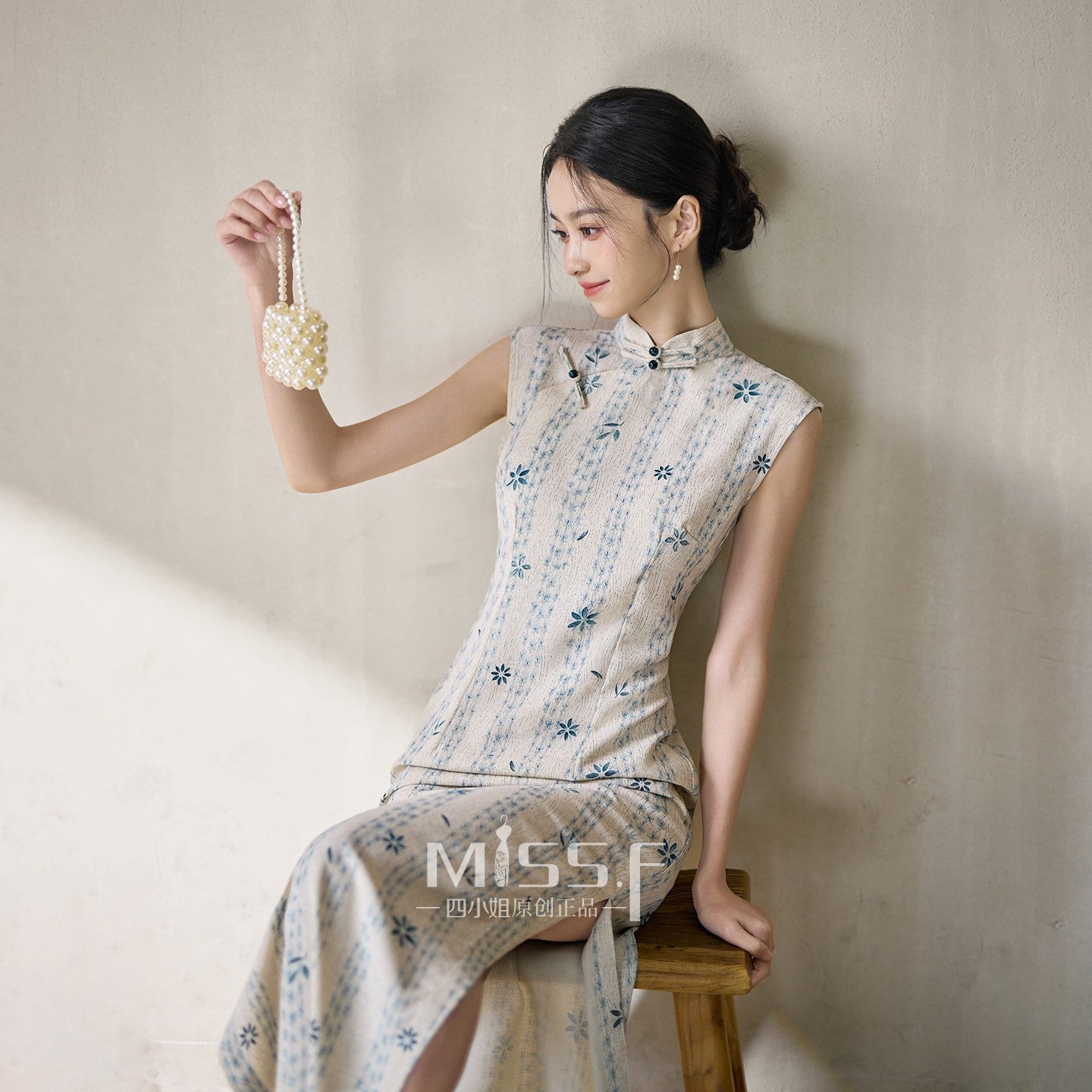 Sleeveless Floral Stripes Long Cheongsam | Shuhua