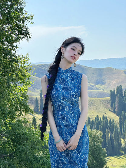 Sleeveless Retro Patterned Long Cheongsam | Song of the Wind