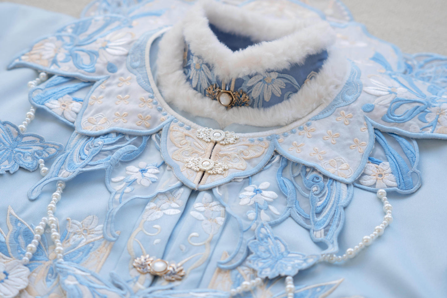 Ming Dynasty Hanfu Set with Embroidered Robe & Mamian Skirt | Yudie 玉蝶