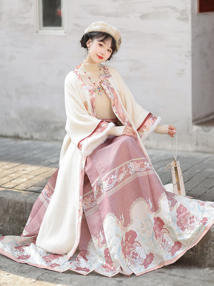 Ming Dynasty Embroidered Fleece Robe & Mamian Skirt | Velvet Flowers 花绒