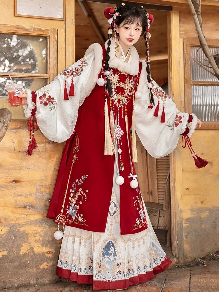 Ming Dynasty Chinese New Year Festival Hanfu | Little Deity 小神仙